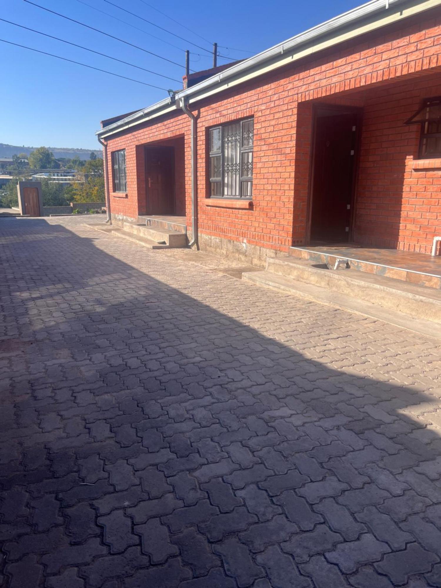 Stylish Self Catering Unit In Maseru Cbd المظهر الخارجي الصورة